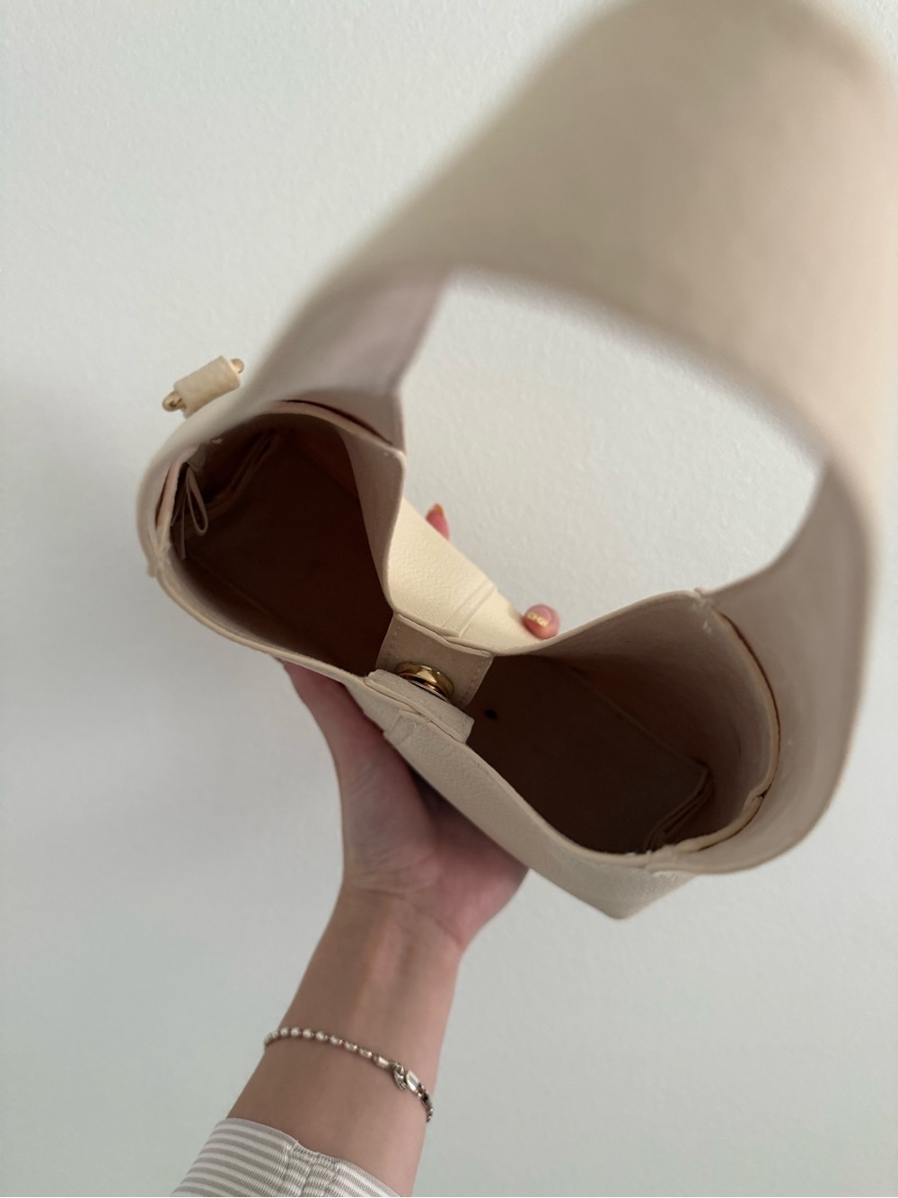 Universal Thread Cream Pebbled Shoulder Bag - Picture 4 of 5